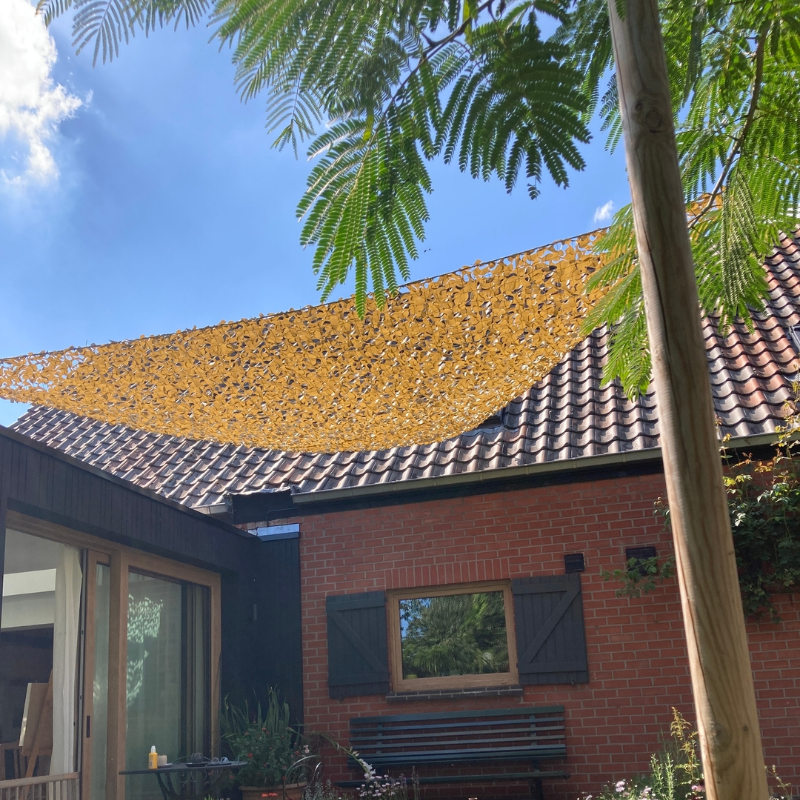 Beiges dreieckiges Tarnnetz