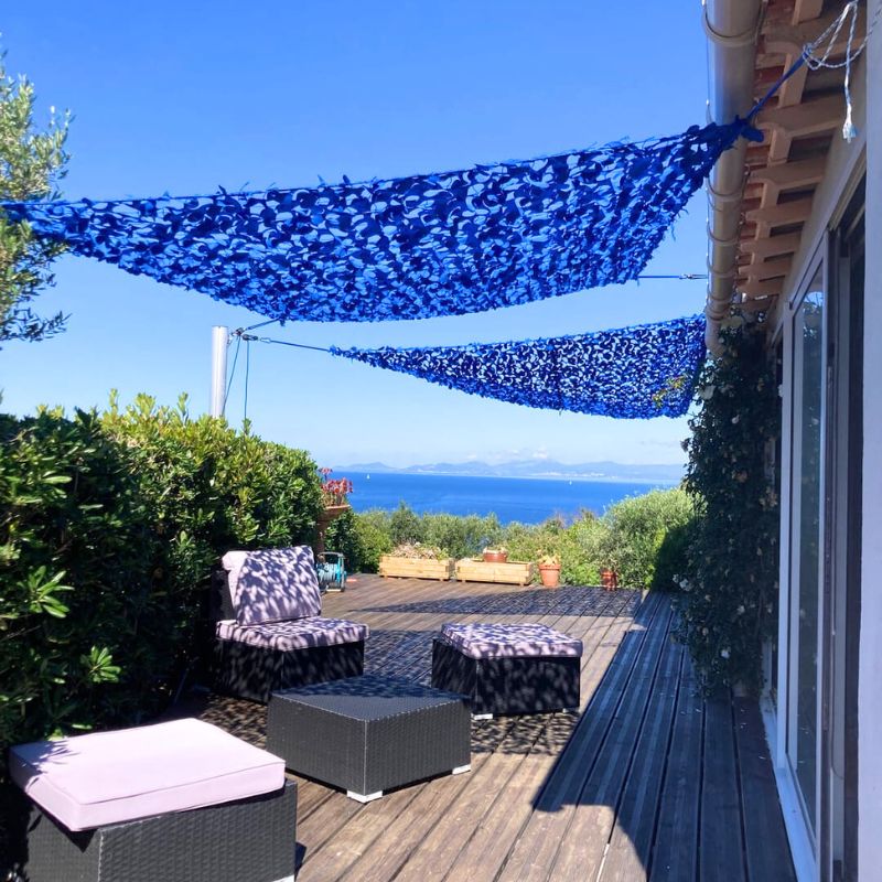 Dreieckiges Tarnnetz blau