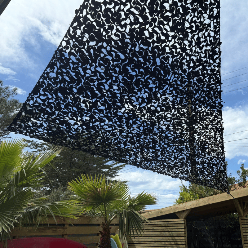 Schwarzes dreieckiges Tarnnetz